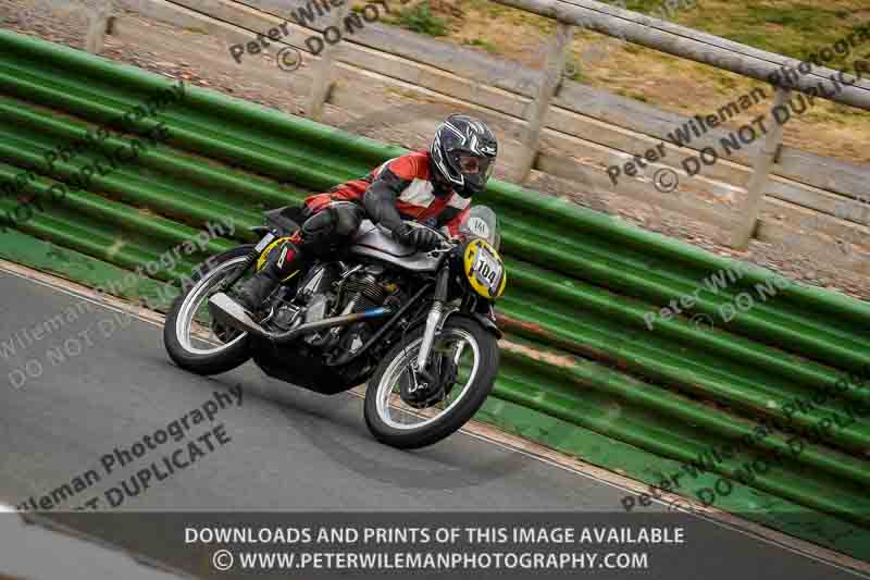 Vintage motorcycle club;eventdigitalimages;mallory park;mallory park trackday photographs;no limits trackdays;peter wileman photography;trackday digital images;trackday photos;vmcc festival 1000 bikes photographs